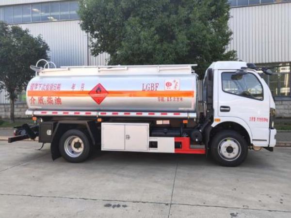 国六8吨东风加油车